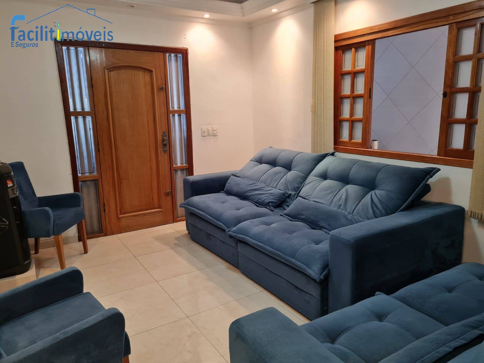 Casa à venda com 3 quartos, 137m² - Foto 1