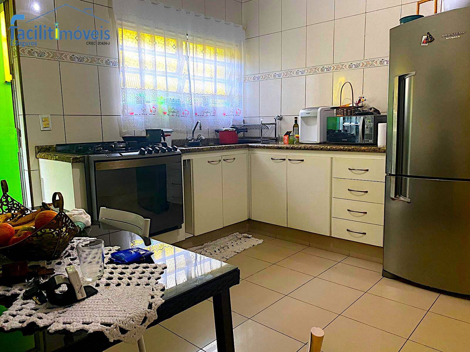 Casa à venda com 4 quartos, 180m² - Foto 3