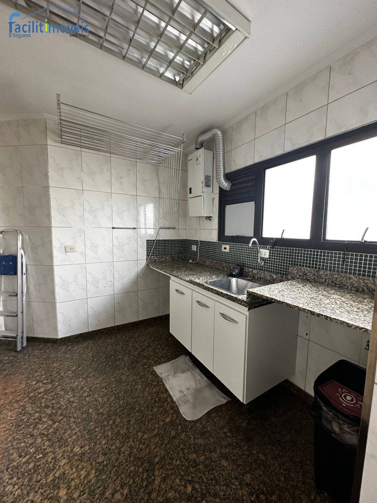 Apartamento à venda com 4 quartos, 188m² - Foto 8