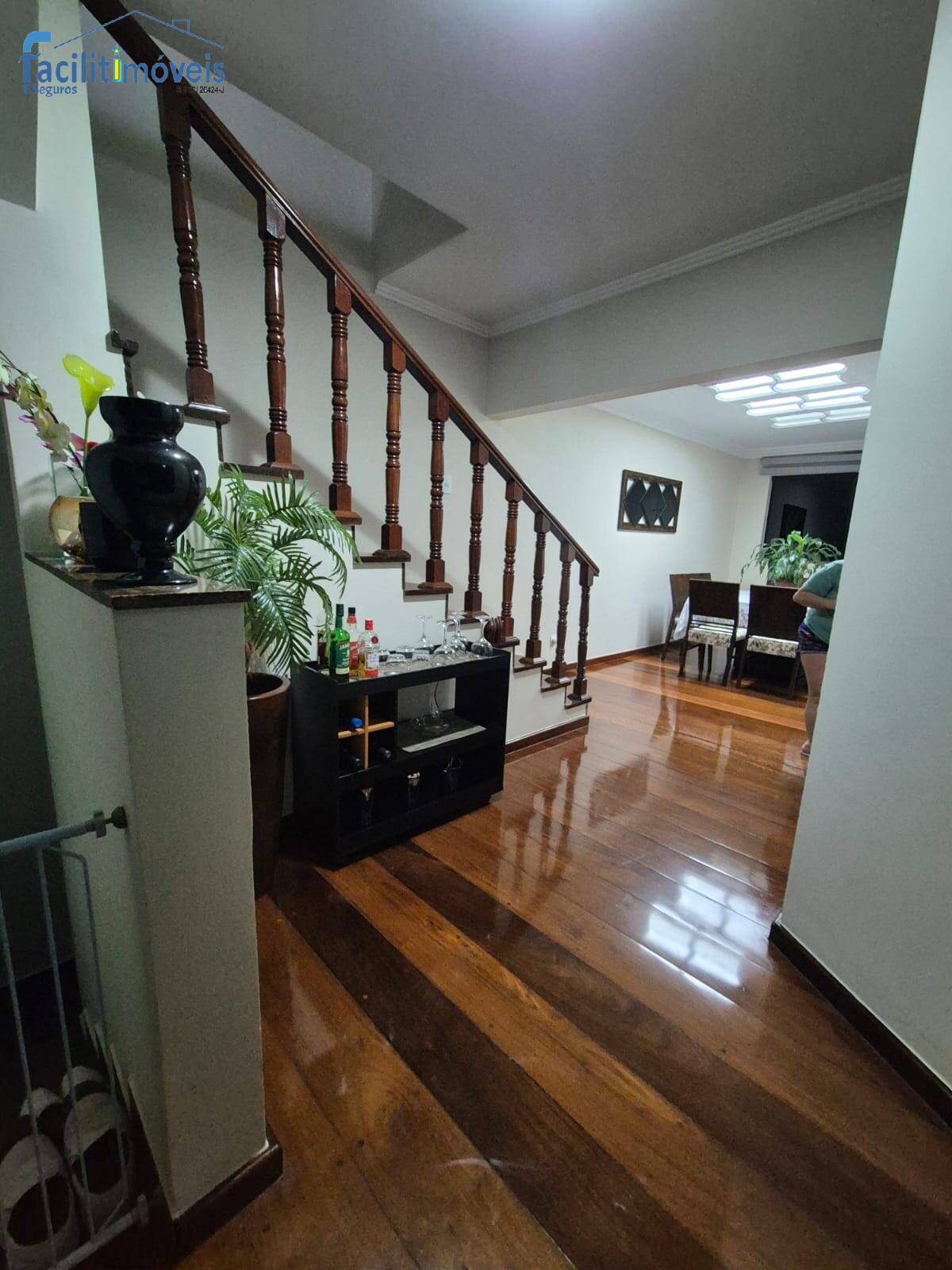 Sobrado à venda com 3 quartos, 227m² - Foto 1