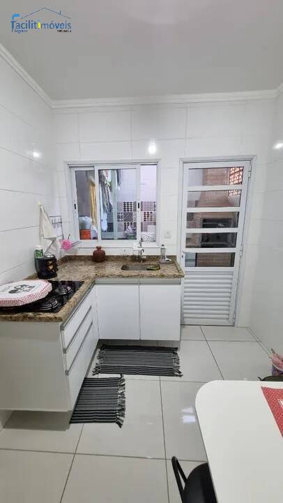 Casa à venda com 2 quartos, 70m² - Foto 3